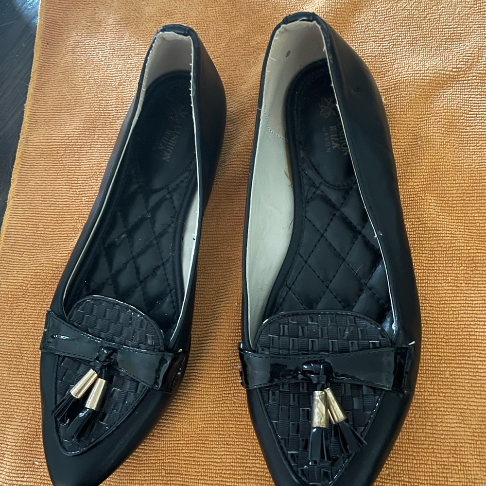 Sleek Black Loafers with Tassel Detail